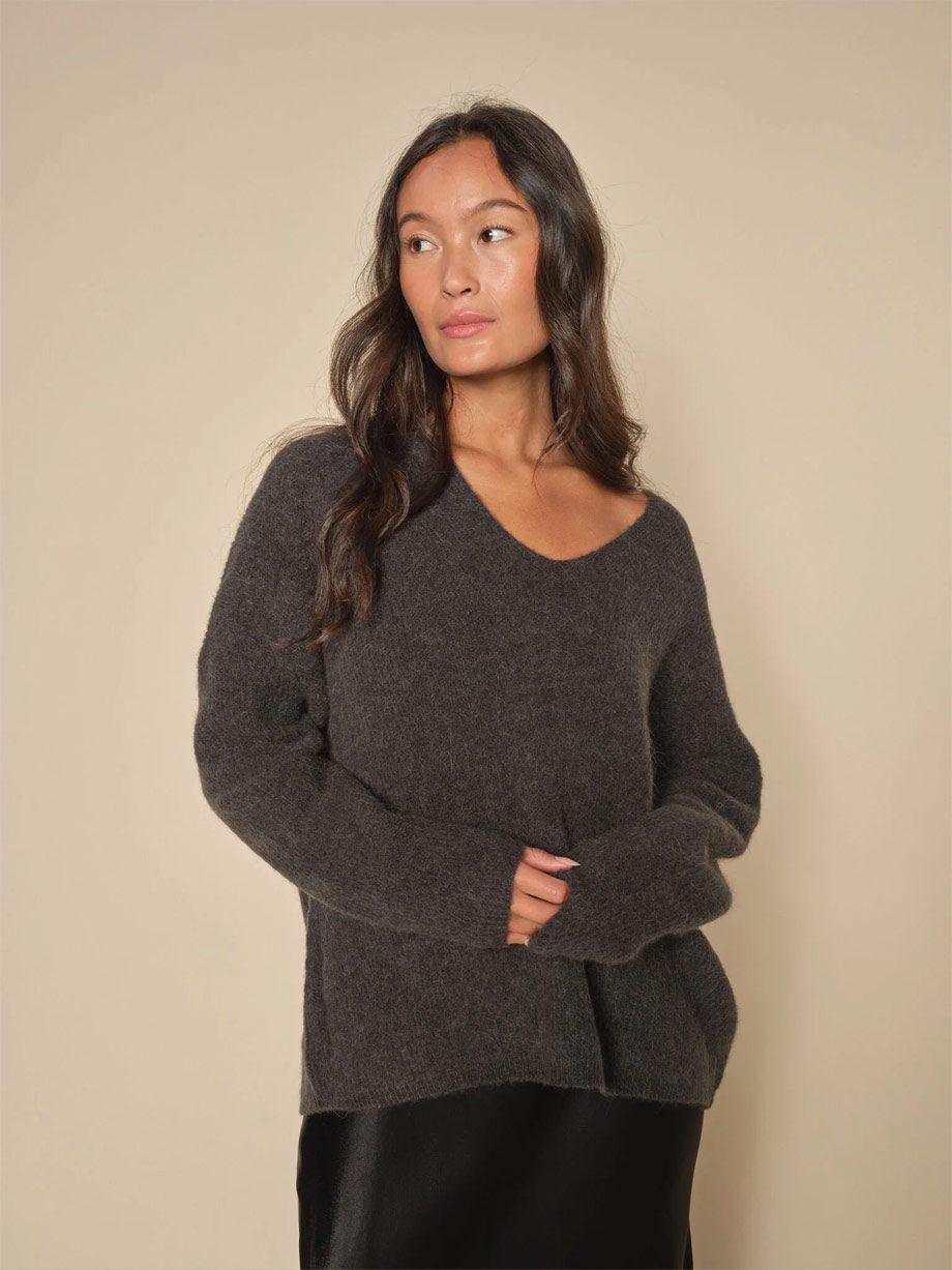 Thora V Neck Knit Phantom